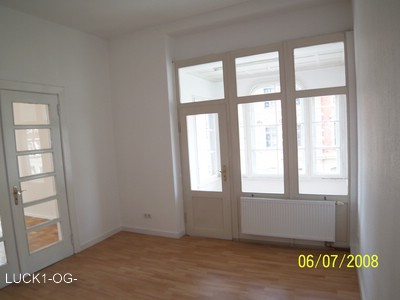 Nebenraum mit vorgelagertem Wintergarten