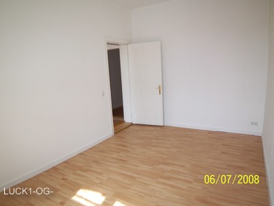 Kinderzimmer mit Blick Wohnzimmer & Flur