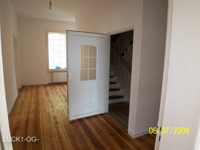 Ansicht Flur Richtung Durchfahrt mit Treppe